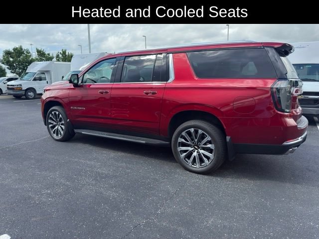 Used 2025 Chevrolet Suburban High Country AWD/4WD image 3