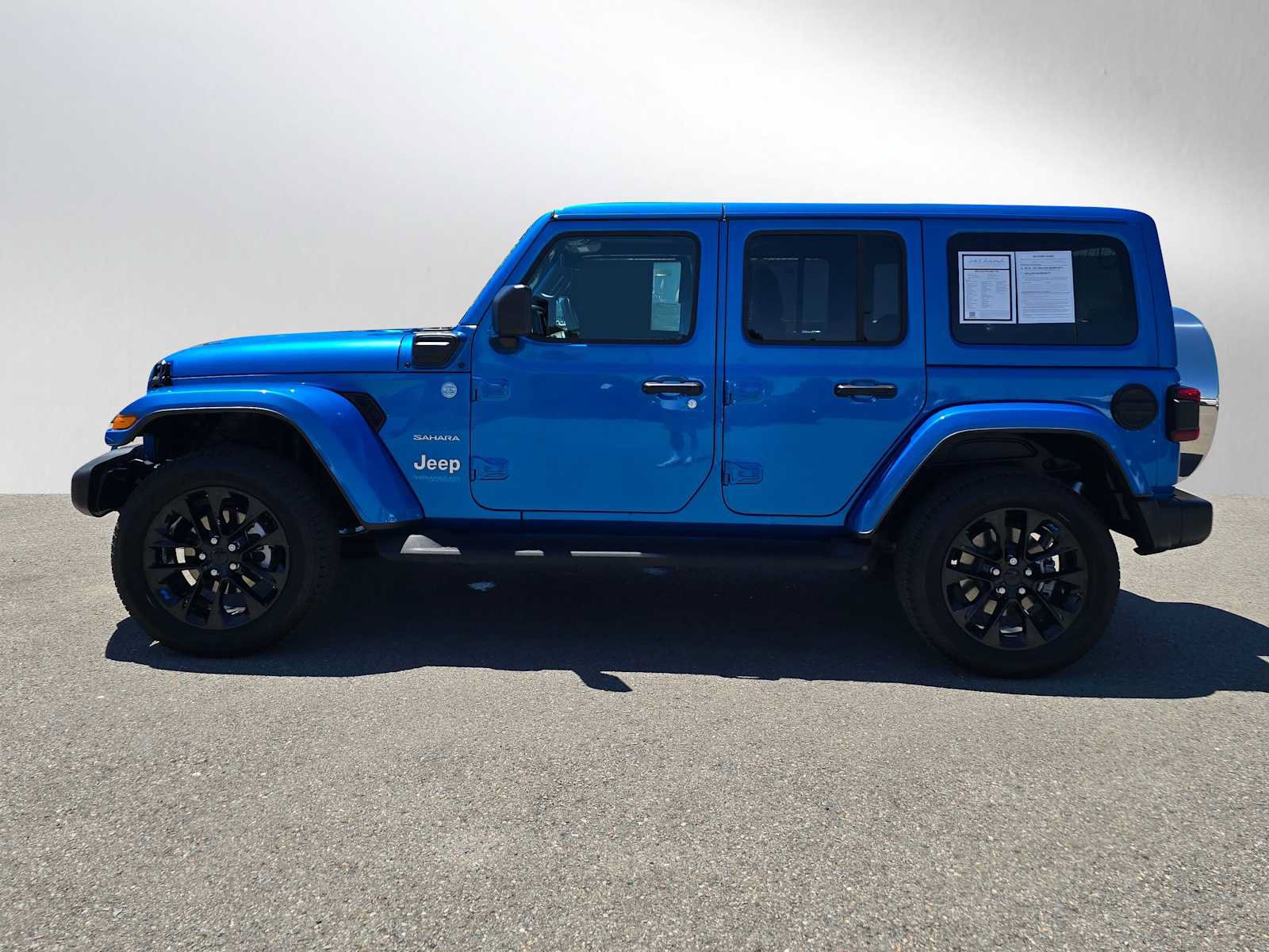 Used 2022 Jeep Wrangler Unlimited Sahara AWD/4WD image 6