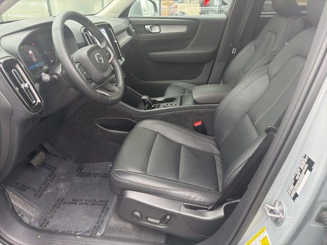 Certified 2025 Volvo XC40 B5 Core image 15