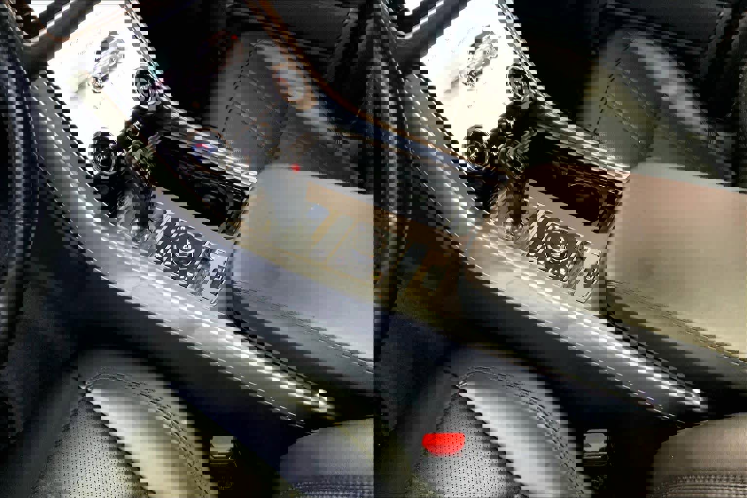 Used 2018 Land Rover Range Rover Sport HSE image 16