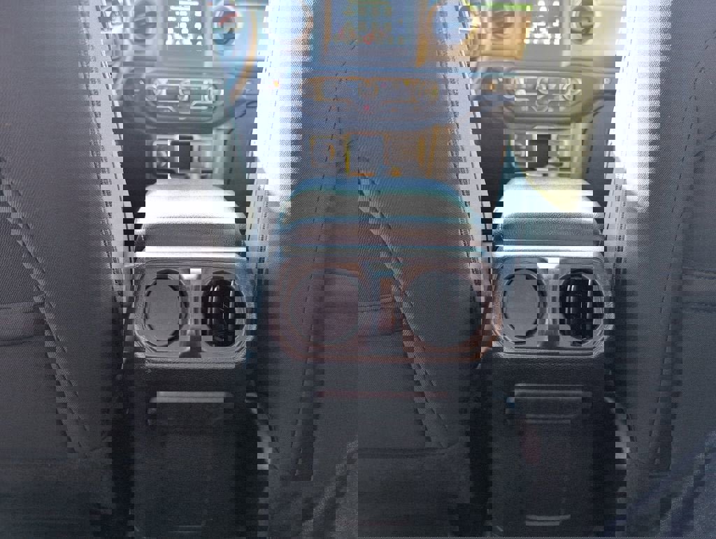 Used 2022 Jeep Wrangler Sport image 28