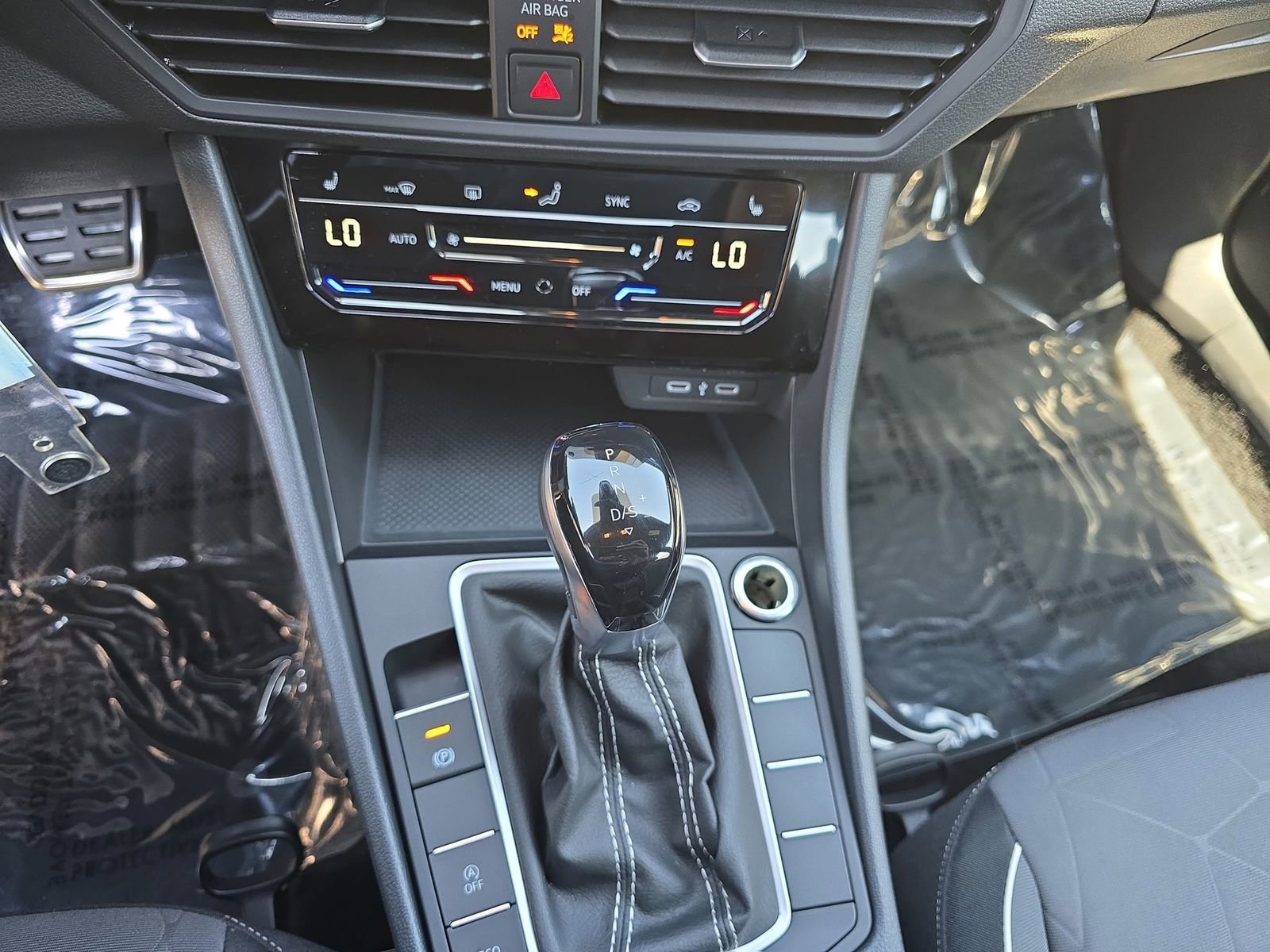 Used 2025 Volkswagen Jetta Sport FWD image 28