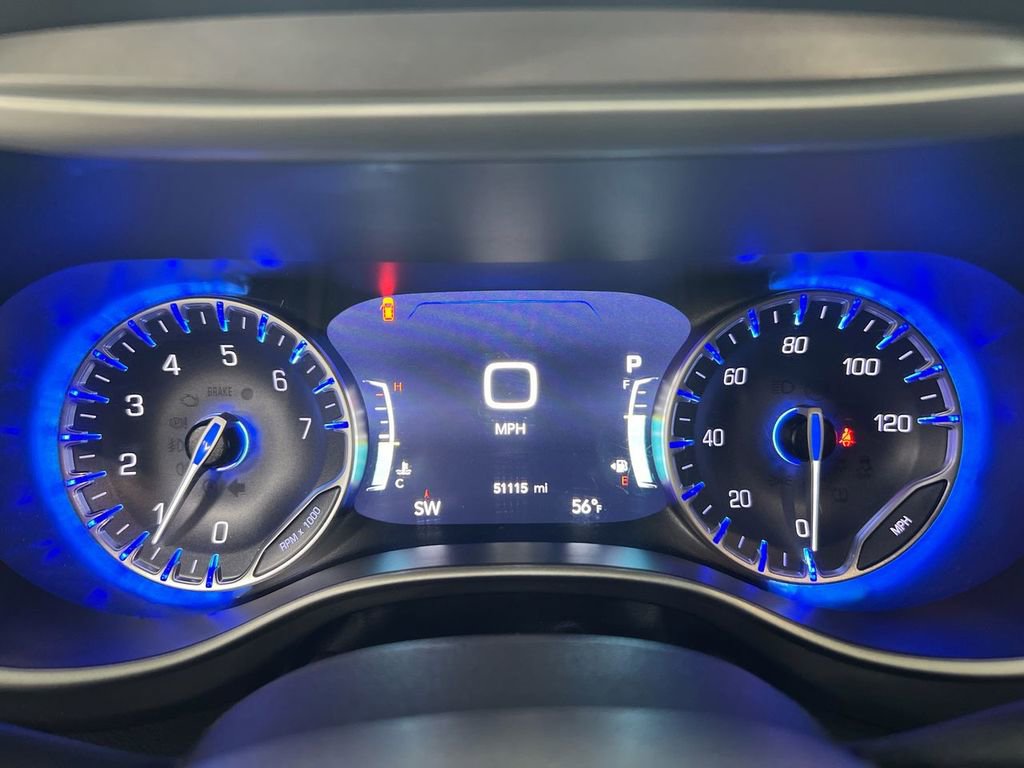 Used 2024 Chrysler Pacifica Touring-L image 12