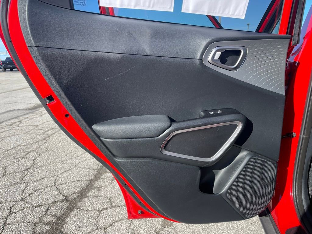 Used 2024 Kia Soul LX w/ Option Group 015 image 16