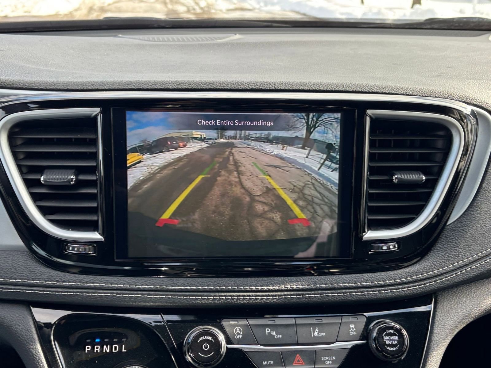 Used 2025 Chrysler Pacifica Limited image 28