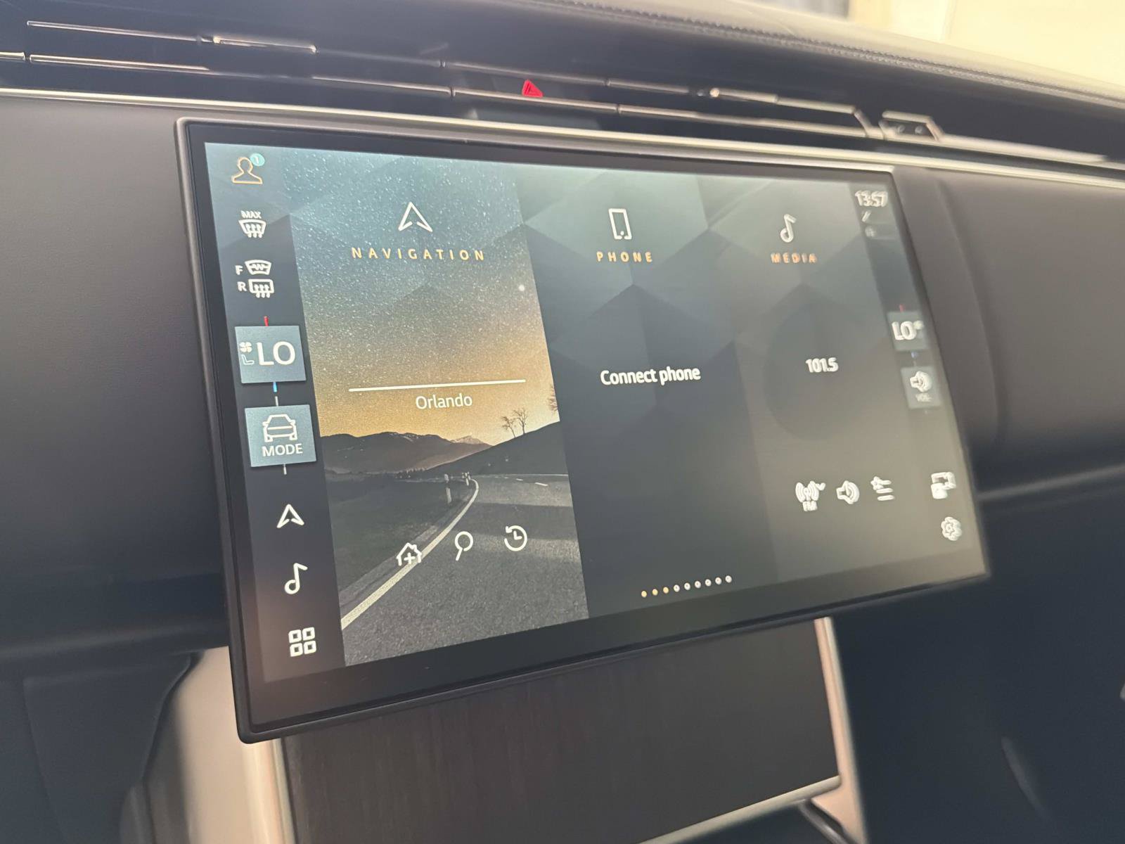 New 2026 Land Rover Range Rover SE AWD/4WD image 24