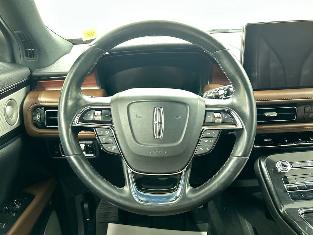Used 2023 Lincoln Nautilus Reserve w/ Equipment Group 202A image 4