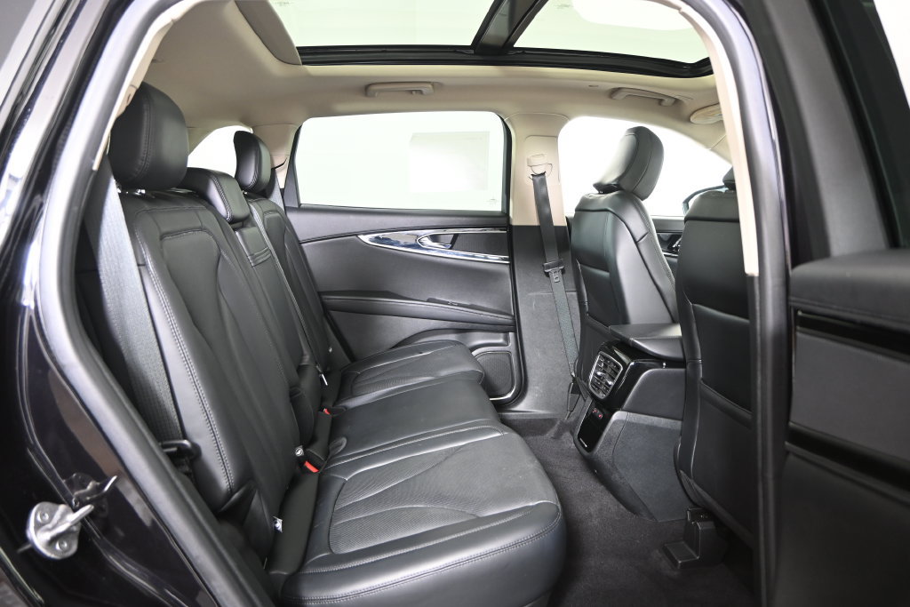 Used 2023 Lincoln Nautilus Reserve AWD/4WD image 15
