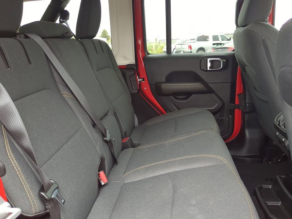 Used 2025 Jeep Wrangler Unlimited Sahara image 7