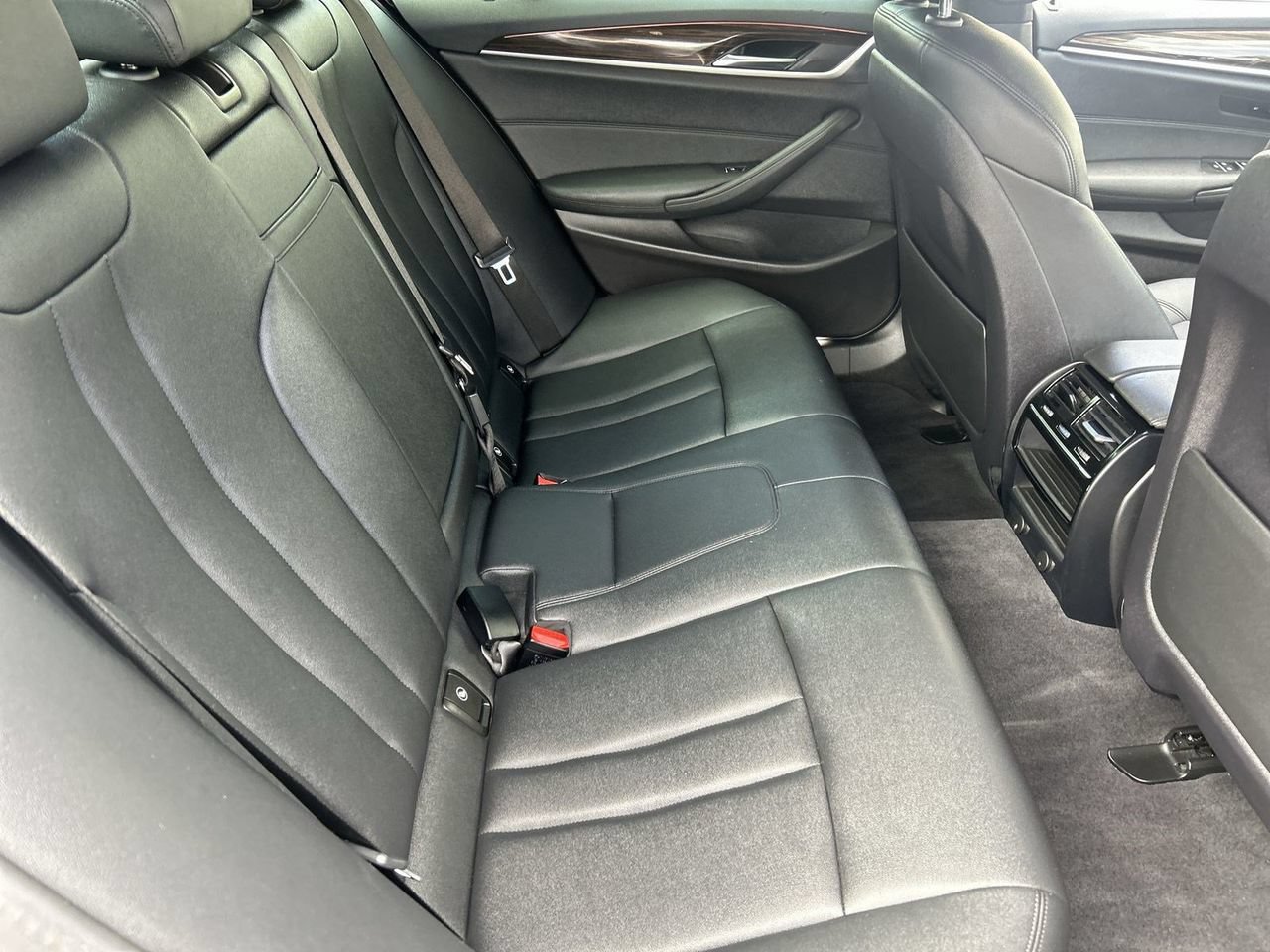 Used 2019 BMW 530i xDrive AWD/4WD image 10