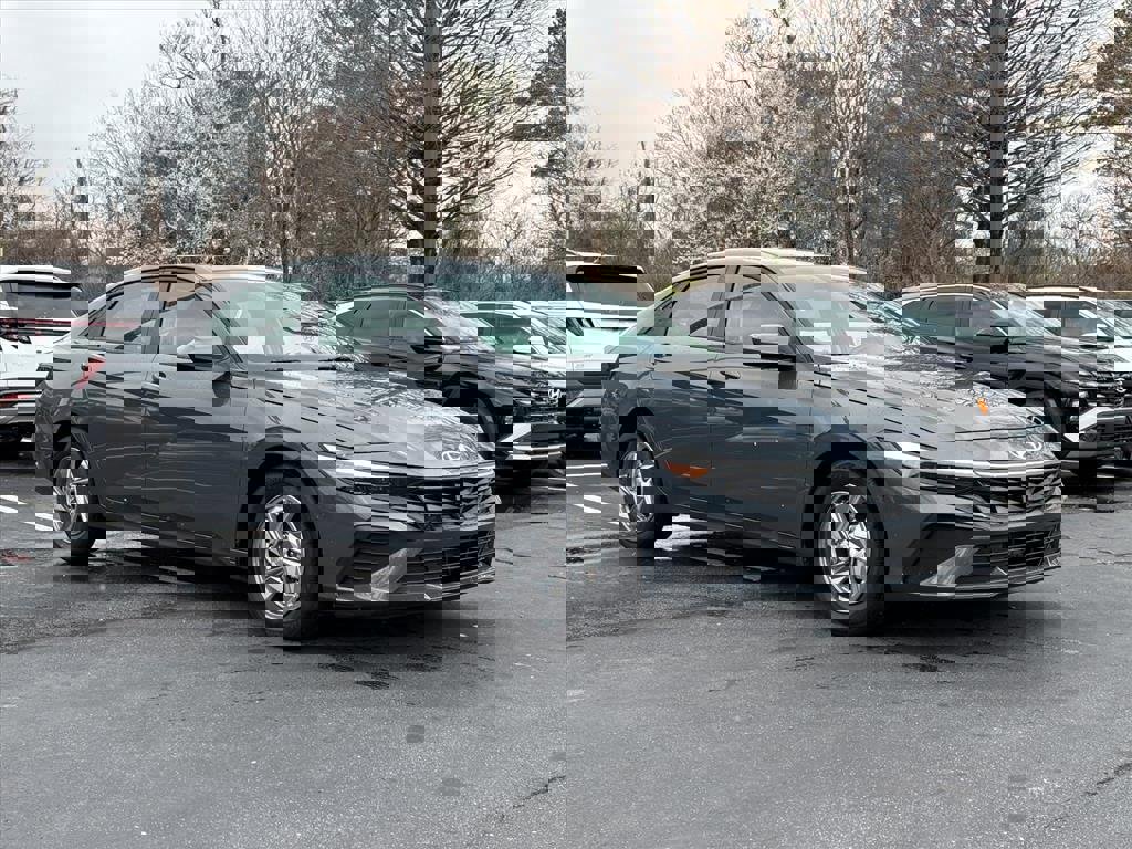 Certified 2025 Hyundai Elantra SE