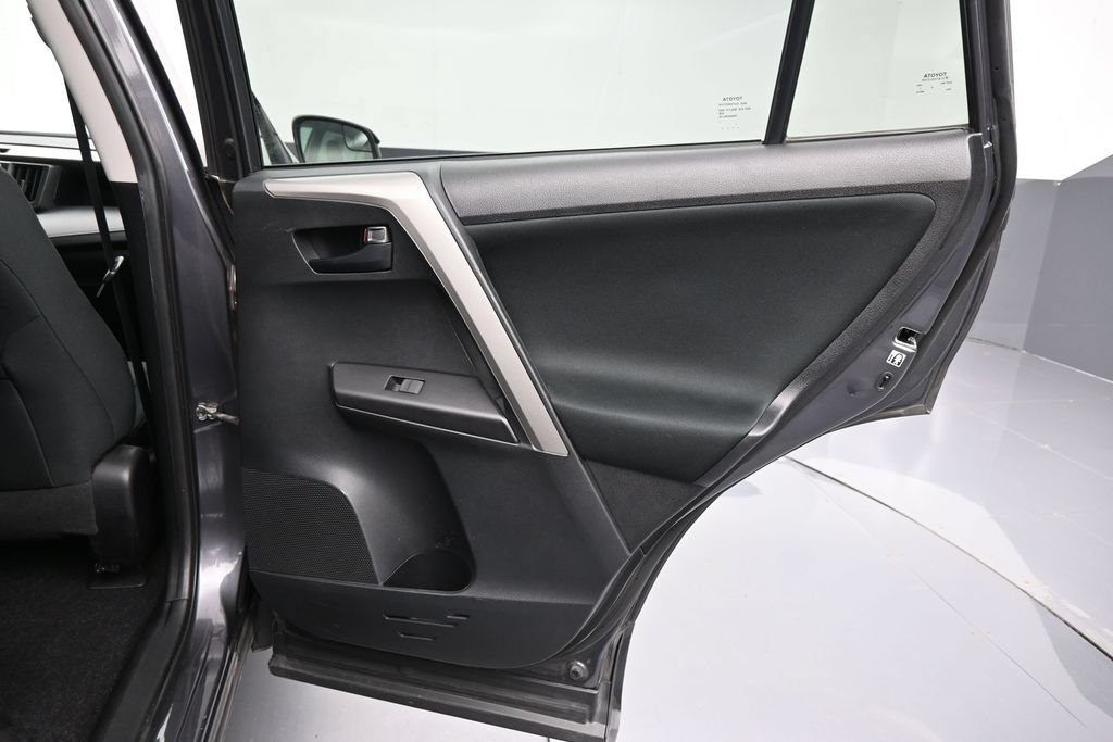 Used 2018 Toyota RAV4 LE w/ All Weather Liner Package AWD/4WD image 31