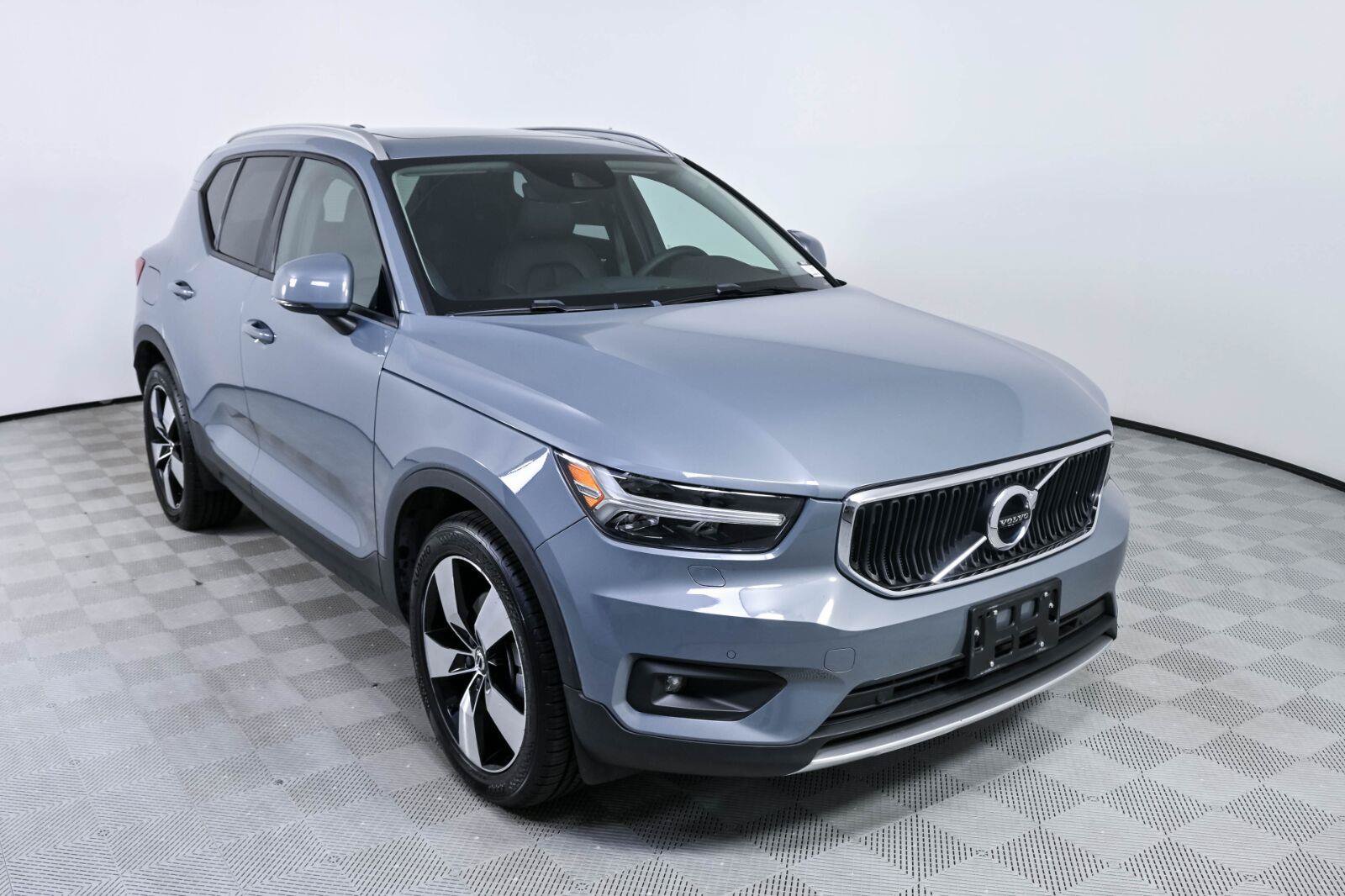 Used 2022 Volvo XC40 T5 Momentum w/ Premium Package AWD/4WD image 24