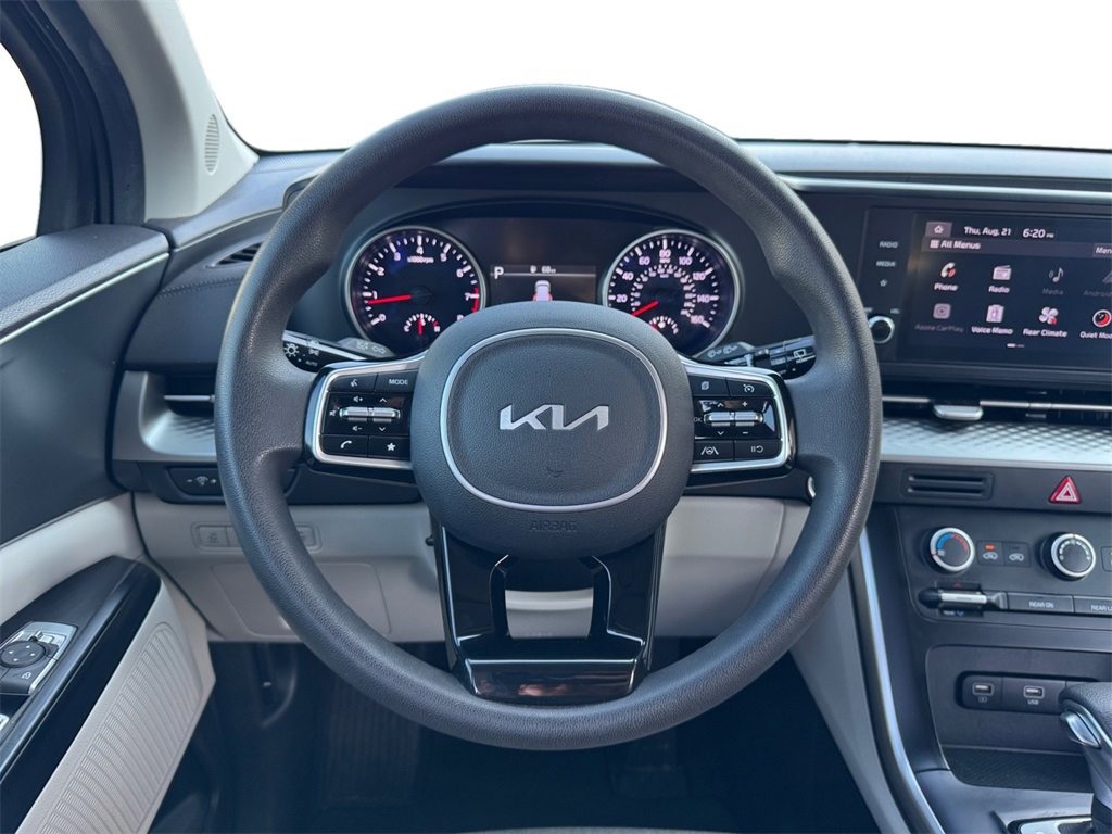 Used 2022 Kia Carnival LX image 23