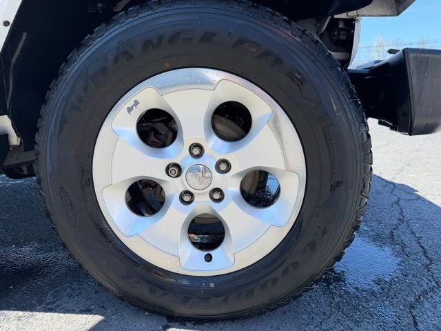 Used 2015 Jeep Wrangler Unlimited Sahara w/ Connectivity Group image 21