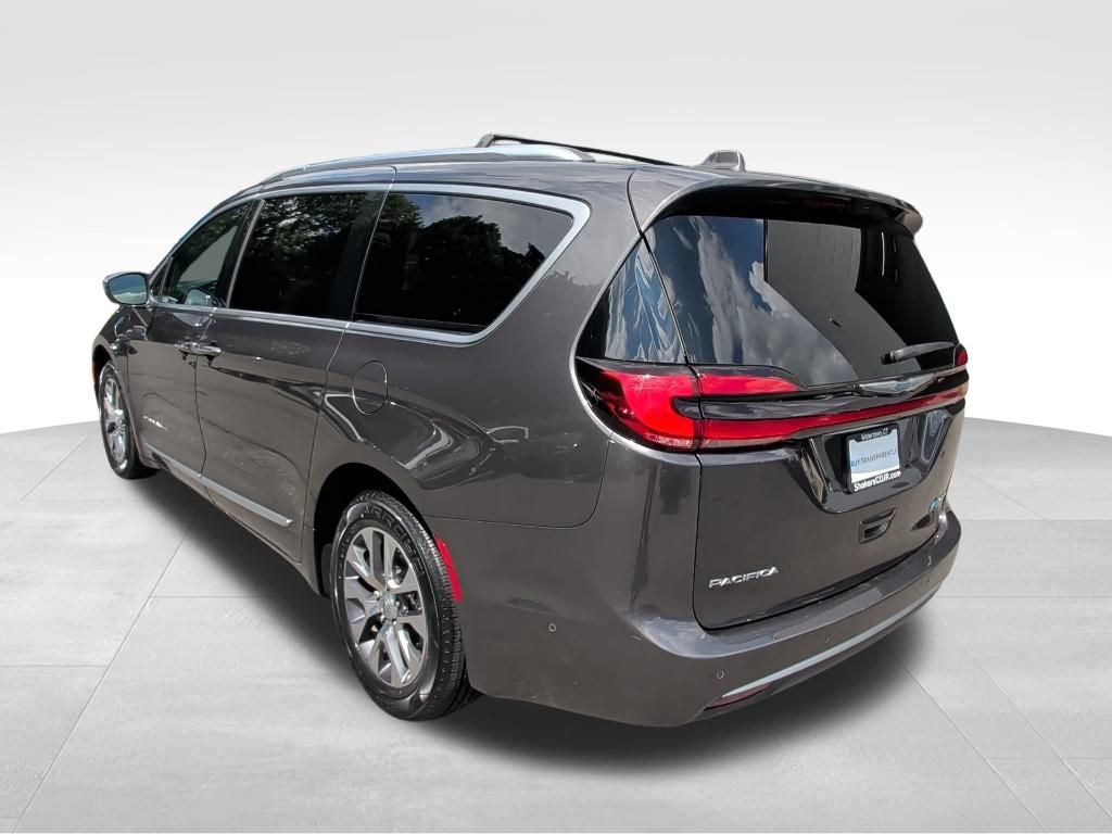 Used 2021 Chrysler Pacifica Pinnacle FWD image 3