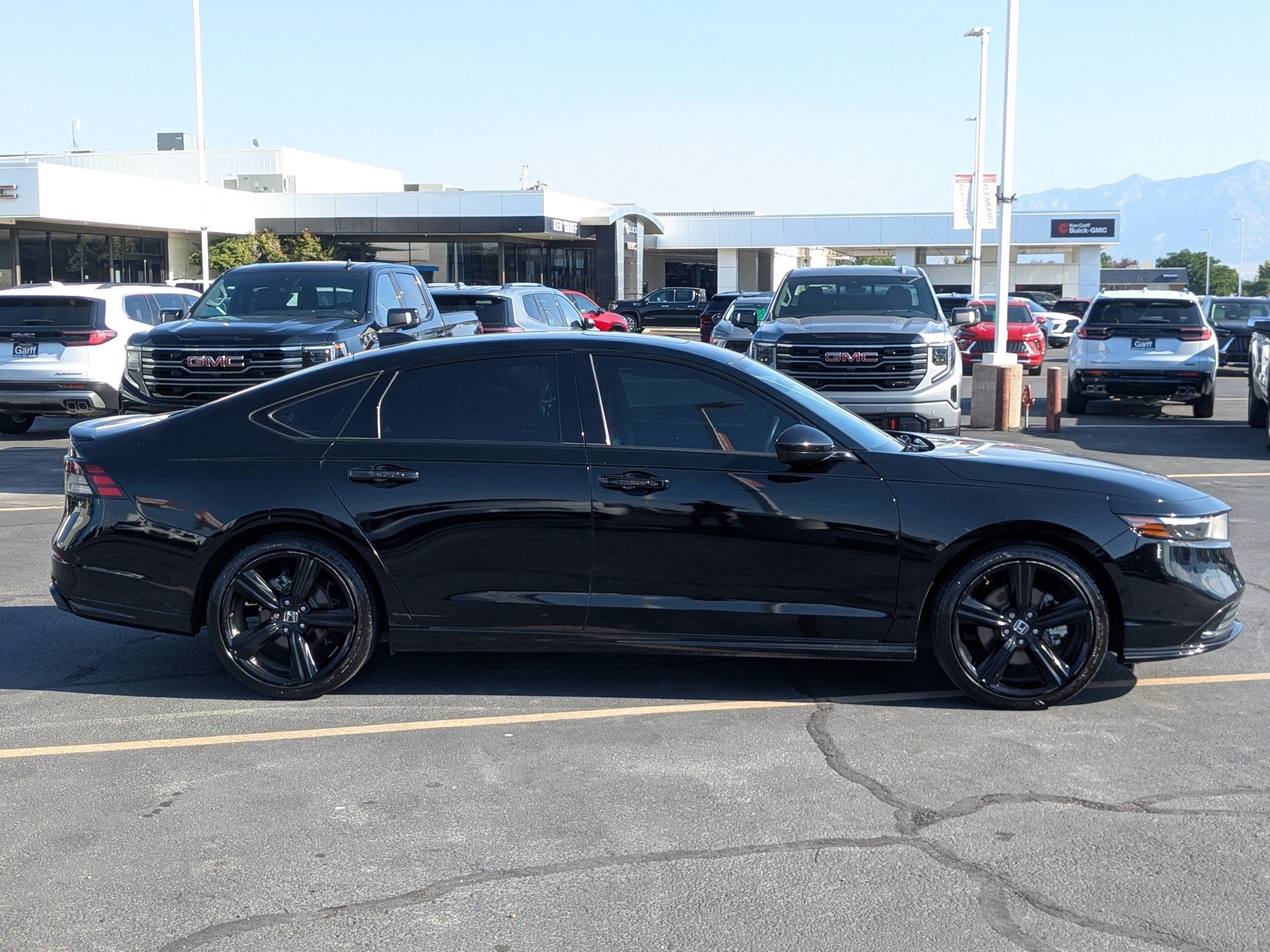 Used 2023 Honda Accord Sport image 2