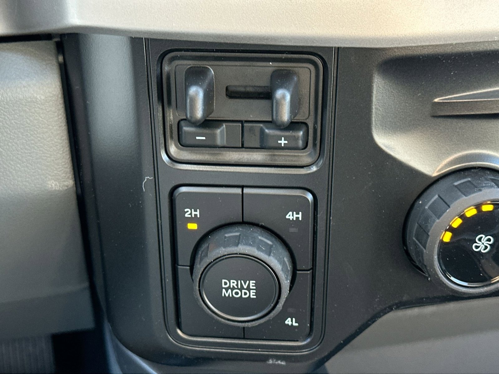 New 2026 Ford F450 XLT w/ 360-Degree Camera Package image 29