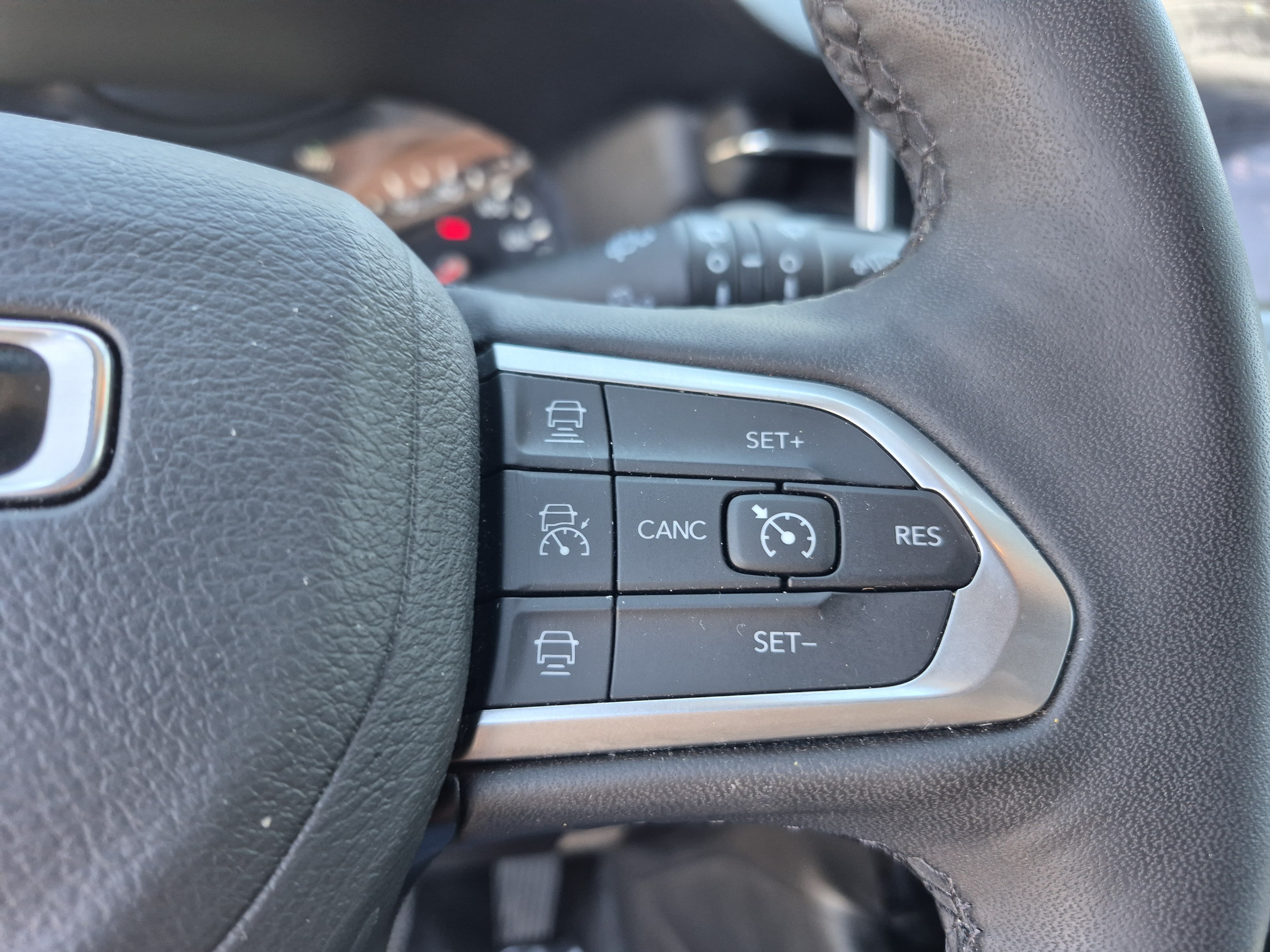 Used 2025 Jeep Compass Limited AWD/4WD image 25