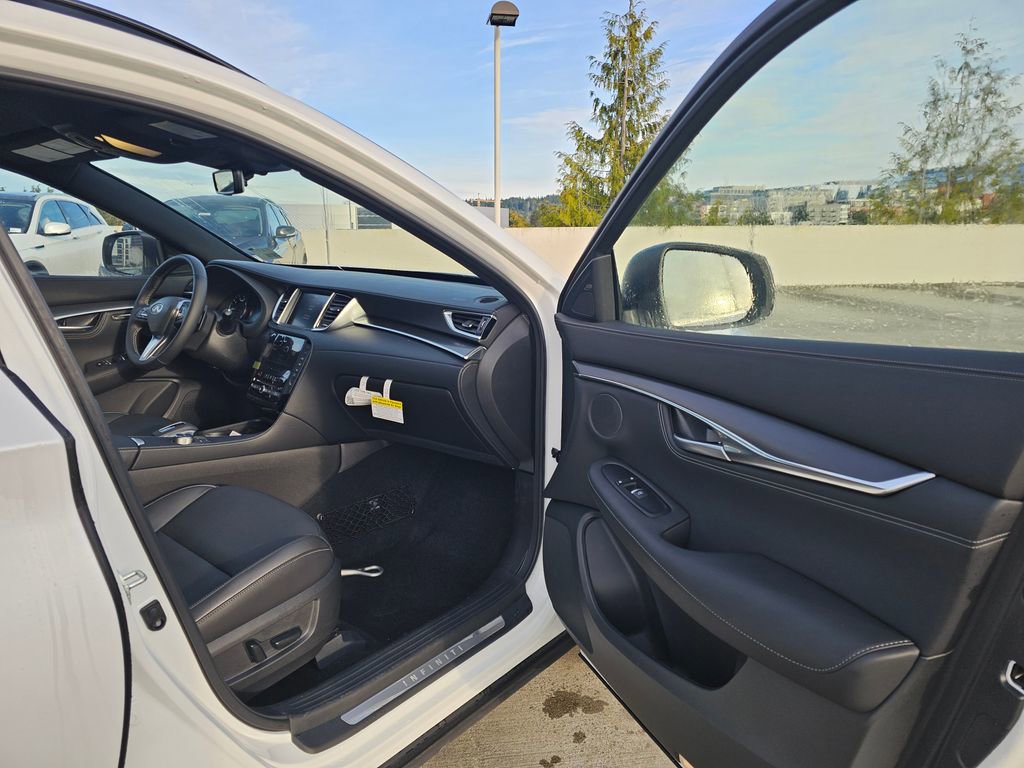 New 2025 INFINITI QX55 Luxe w/ Cargo Package image 12