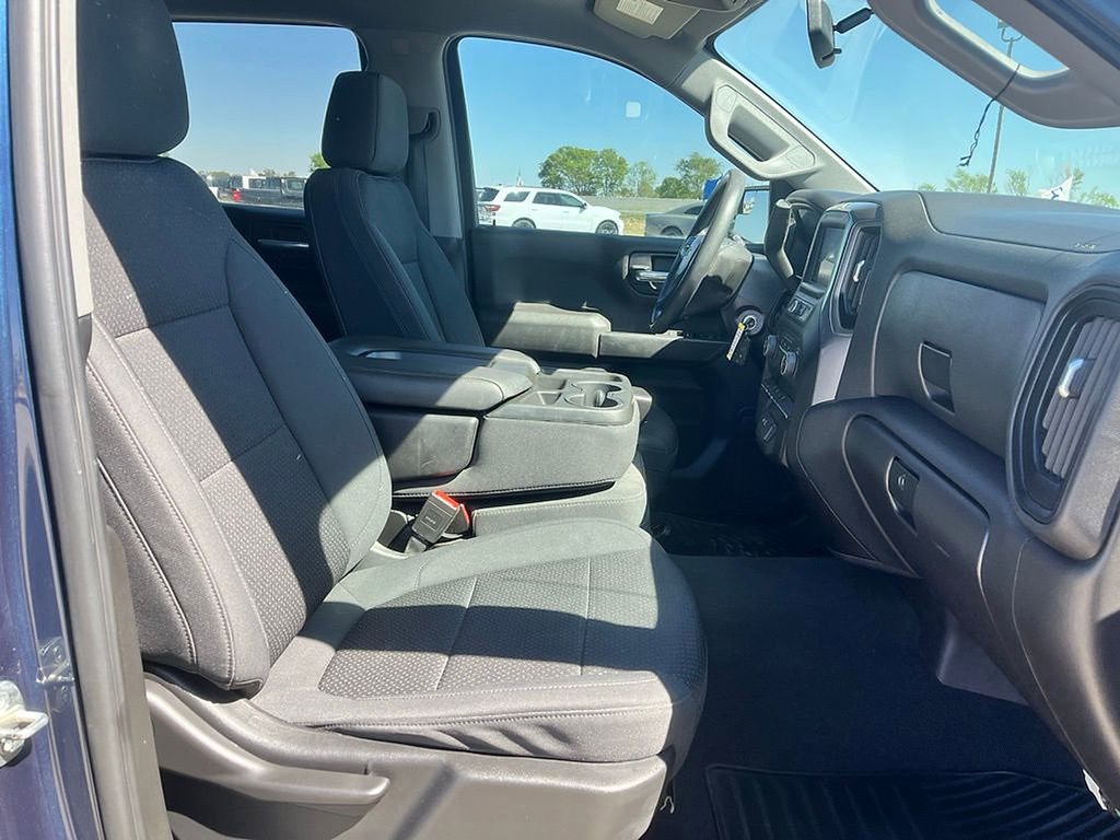 Used 2021 Chevrolet Silverado 1500 Custom Trail Boss w/ LPO, Dark Essentials Package image 9