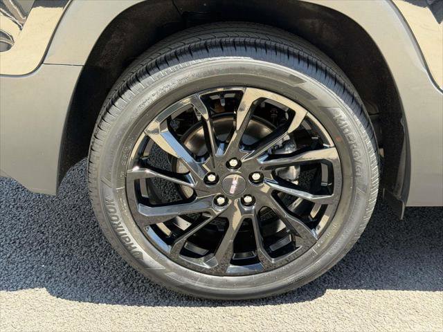 Used 2023 GMC Terrain SLT w/ Elevation Edition AWD/4WD image 8