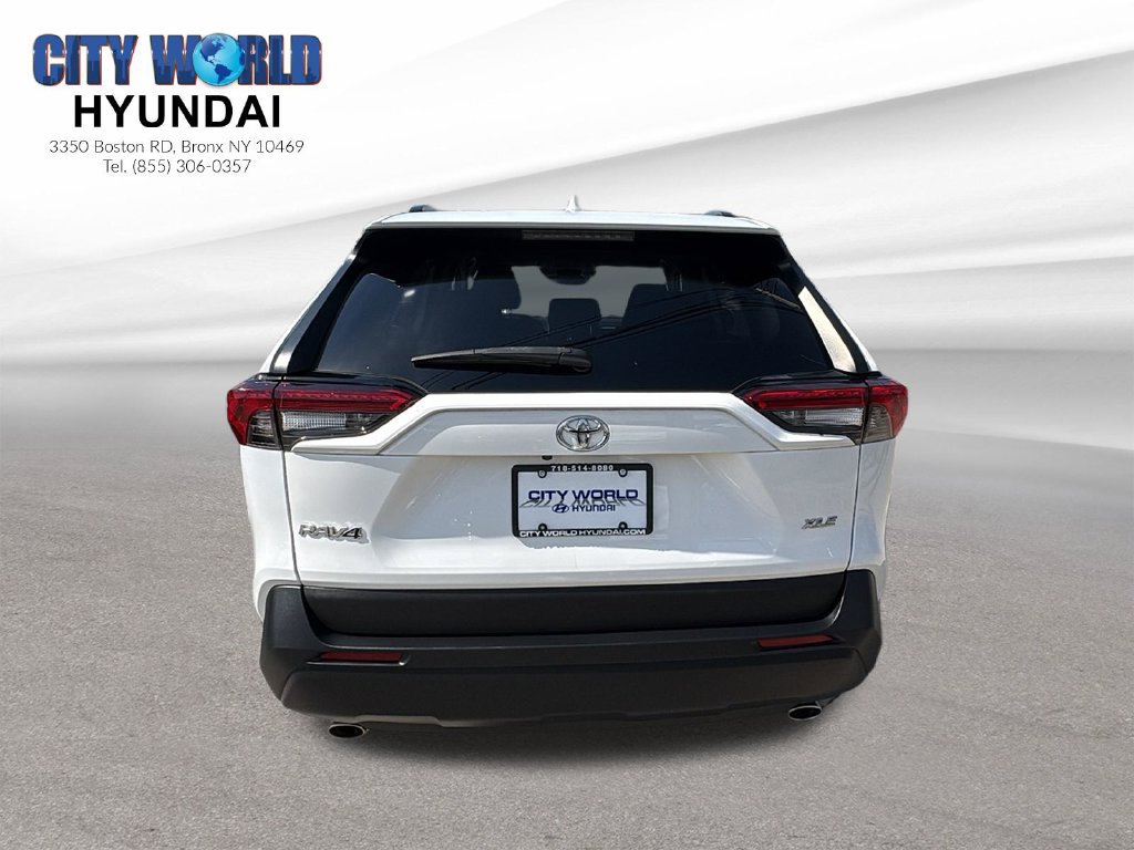 Used 2024 Toyota RAV4 XLE FWD image 4