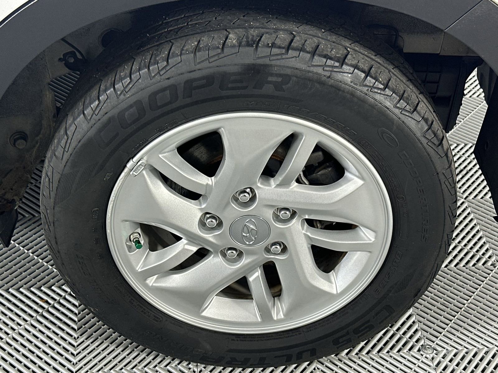 Used 2020 Hyundai Venue SEL FWD image 10