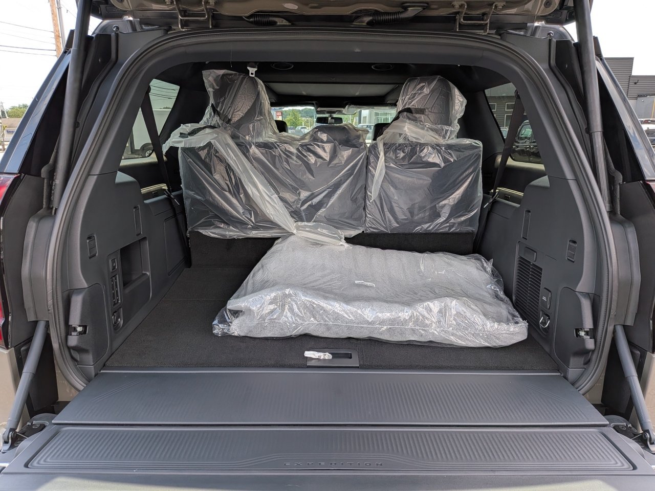 New 2027 Ford Expedition Max Platinum w/ Stealth Performance Package AWD/4WD image 14