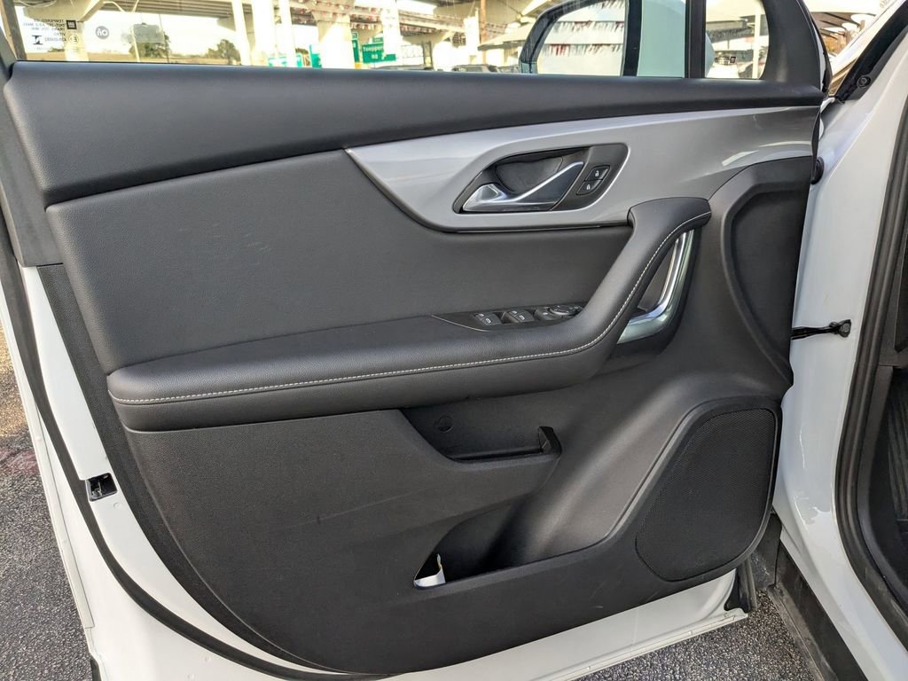 Used 2025 Chevrolet Blazer LT image 13