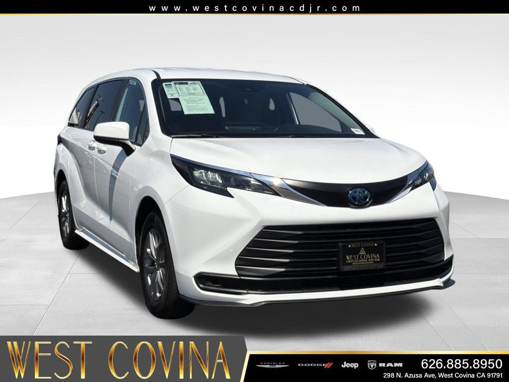 Used 2025 Toyota Sienna LE FWD video 2