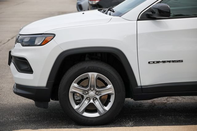 Used 2023 Jeep Compass Latitude w/ Convenience Group AWD/4WD image 30