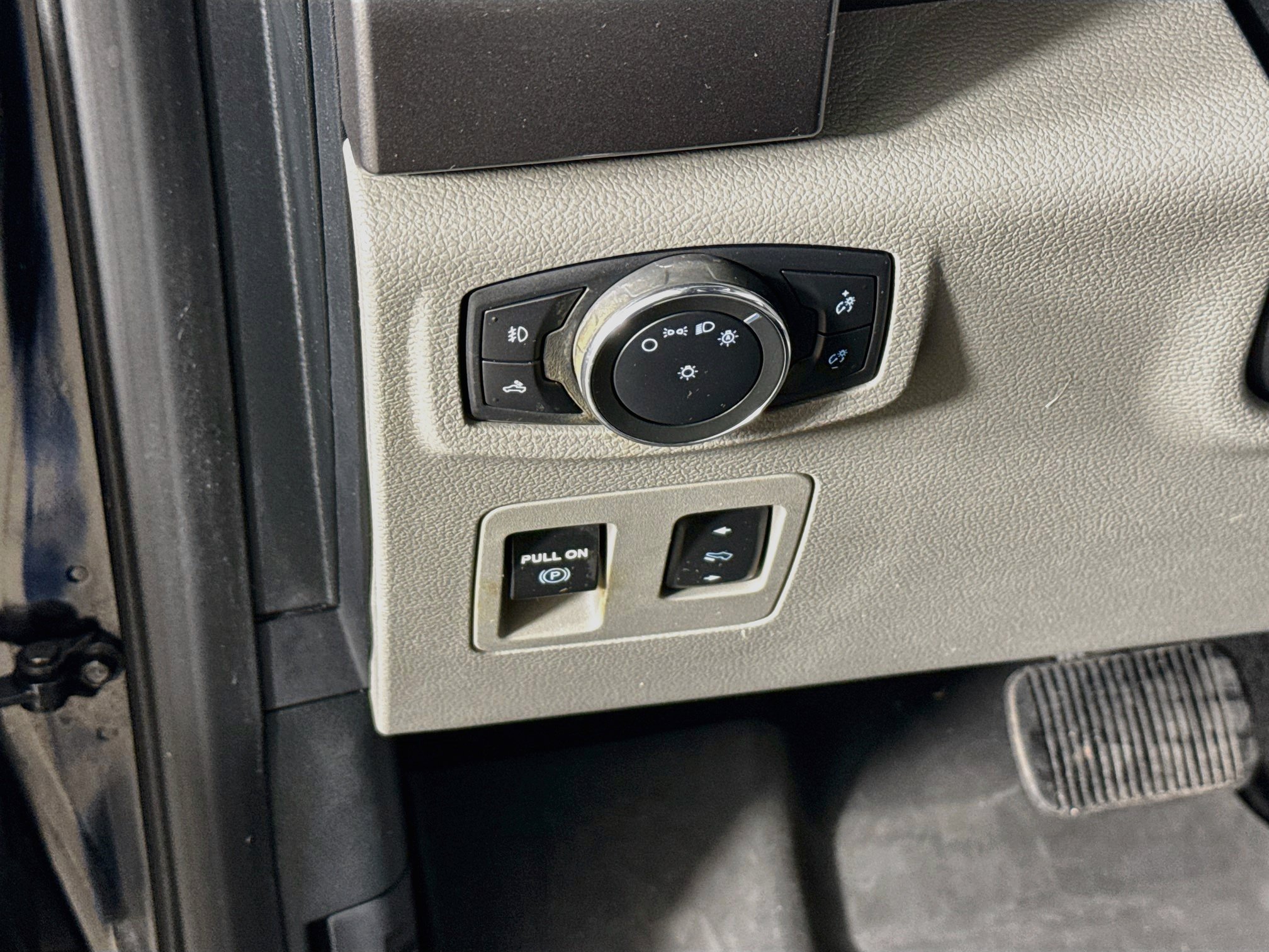 Used 2019 Ford F150 XLT w/ Equipment Group 302A Luxury RWD image 9