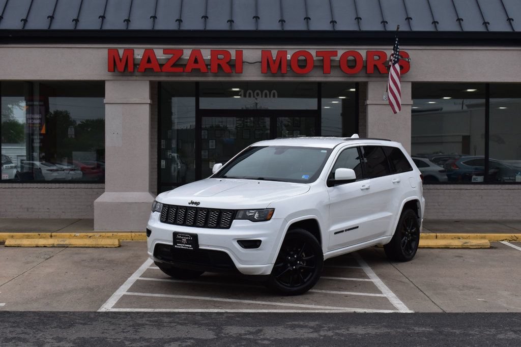 Used 2018 Jeep Grand Cherokee Altitude AWD/4WD image 2