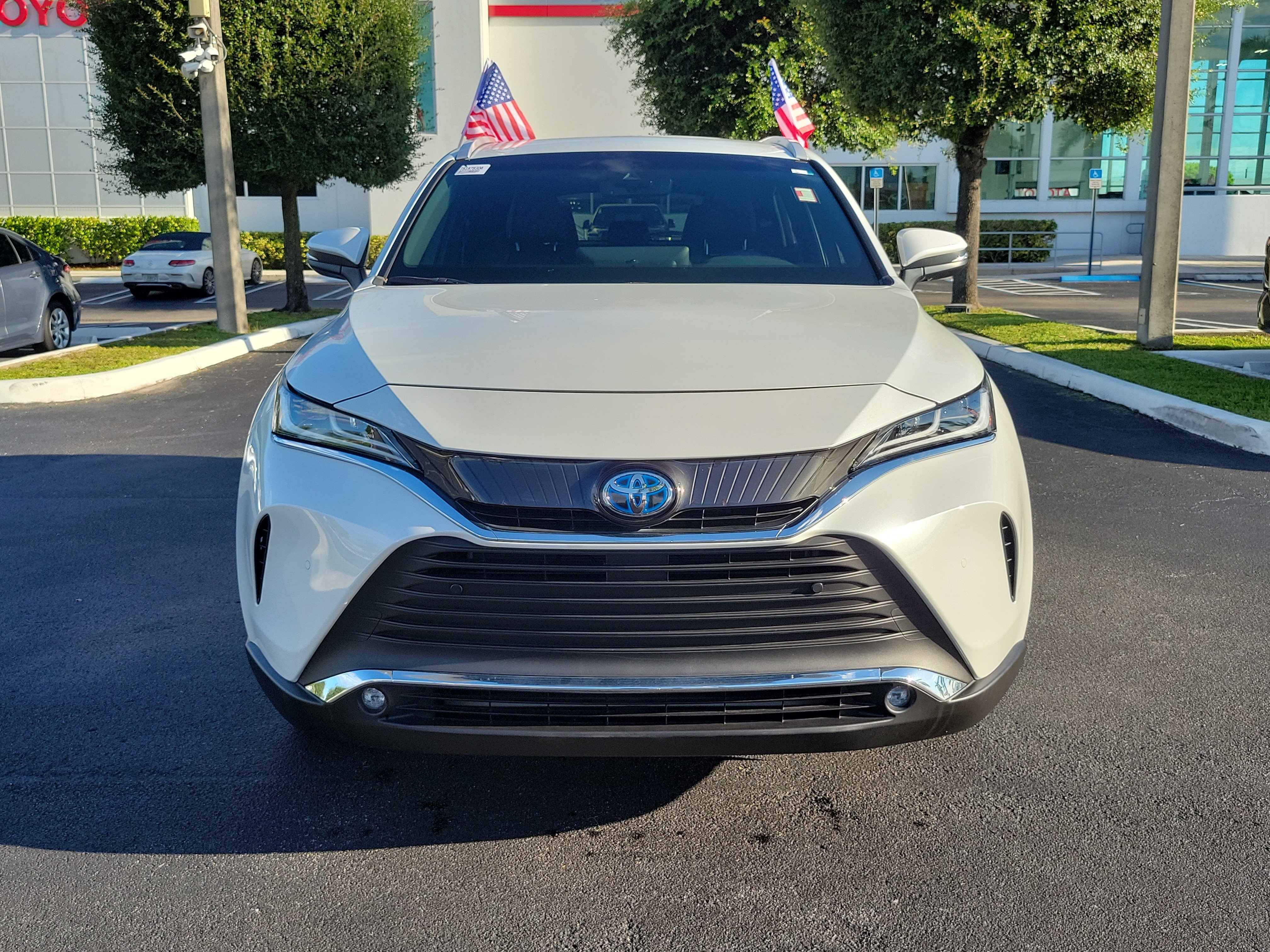 Used 2023 Toyota Venza XLE AWD/4WD image 4