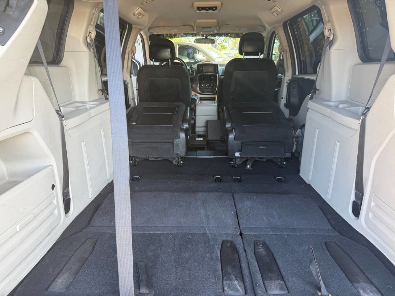Used 2014 Dodge Grand Caravan SXT FWD image 16
