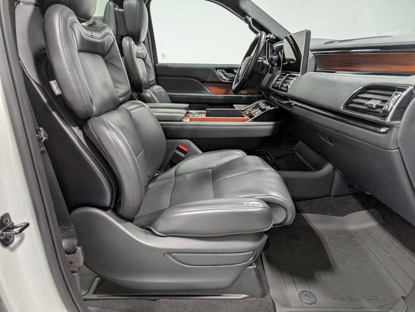 Certified 2023 Lincoln Navigator Reserve AWD/4WD image 45