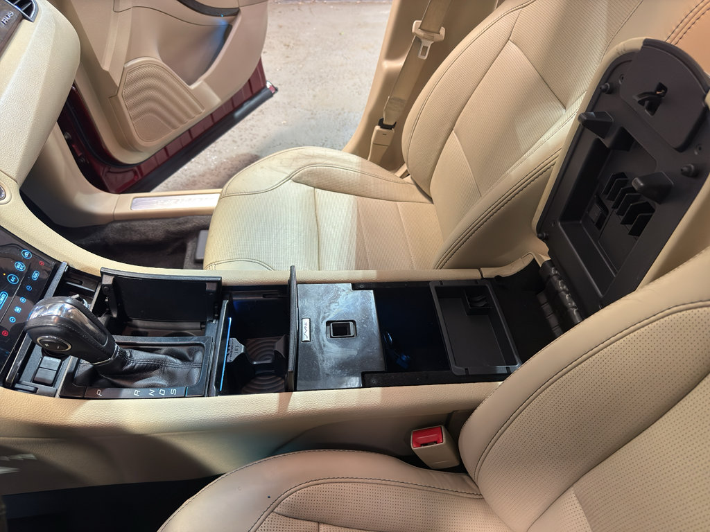 Used 2018 Ford Taurus Limited AWD/4WD image 21