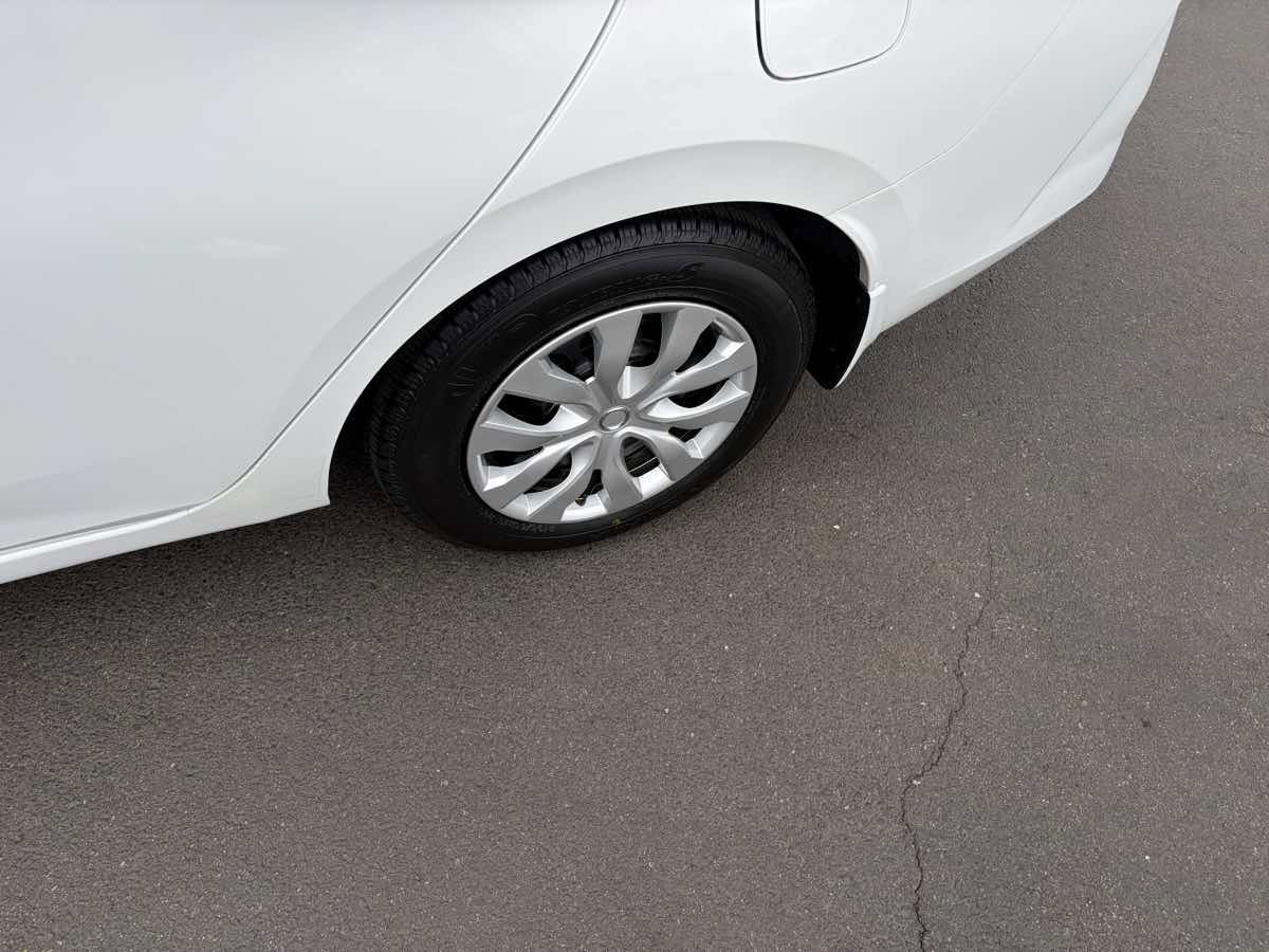 Used 2022 Nissan Versa S image 29