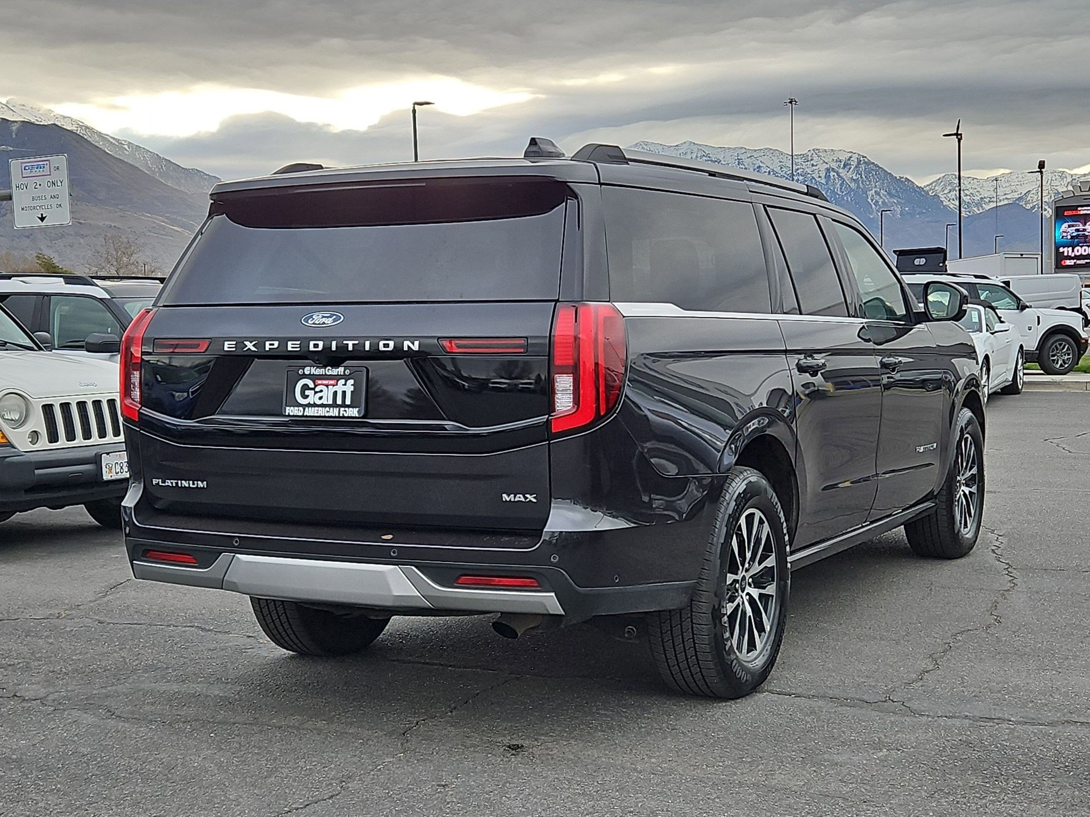 Used 2025 Ford Expedition Max Platinum image 3