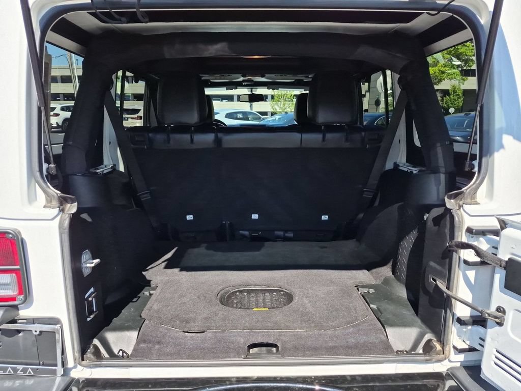 Used 2018 Jeep Wrangler Unlimited Sahara AWD/4WD image 19