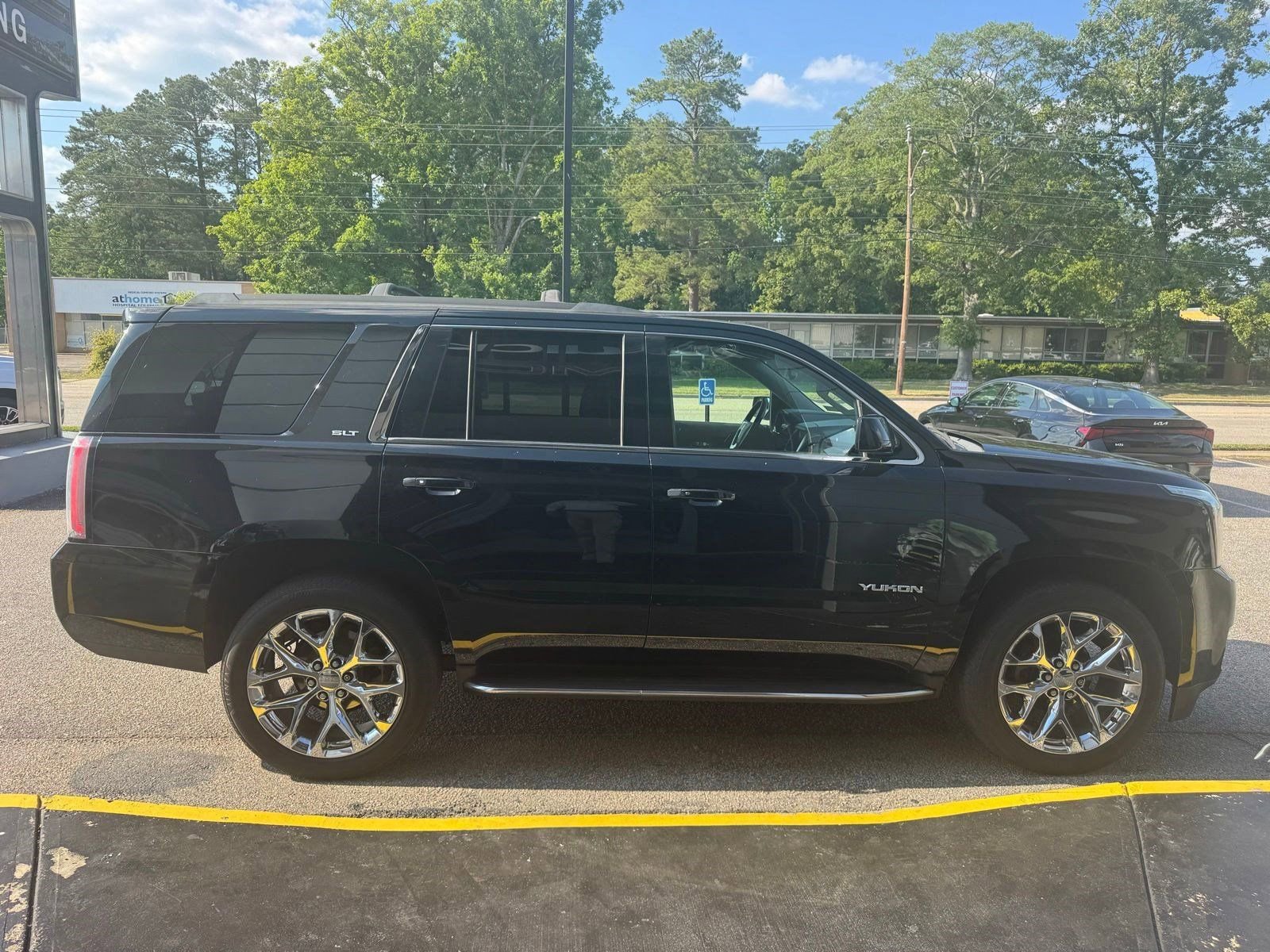 Certified 2018 GMC Yukon SLT w/ Open Road Package AWD/4WD image 6