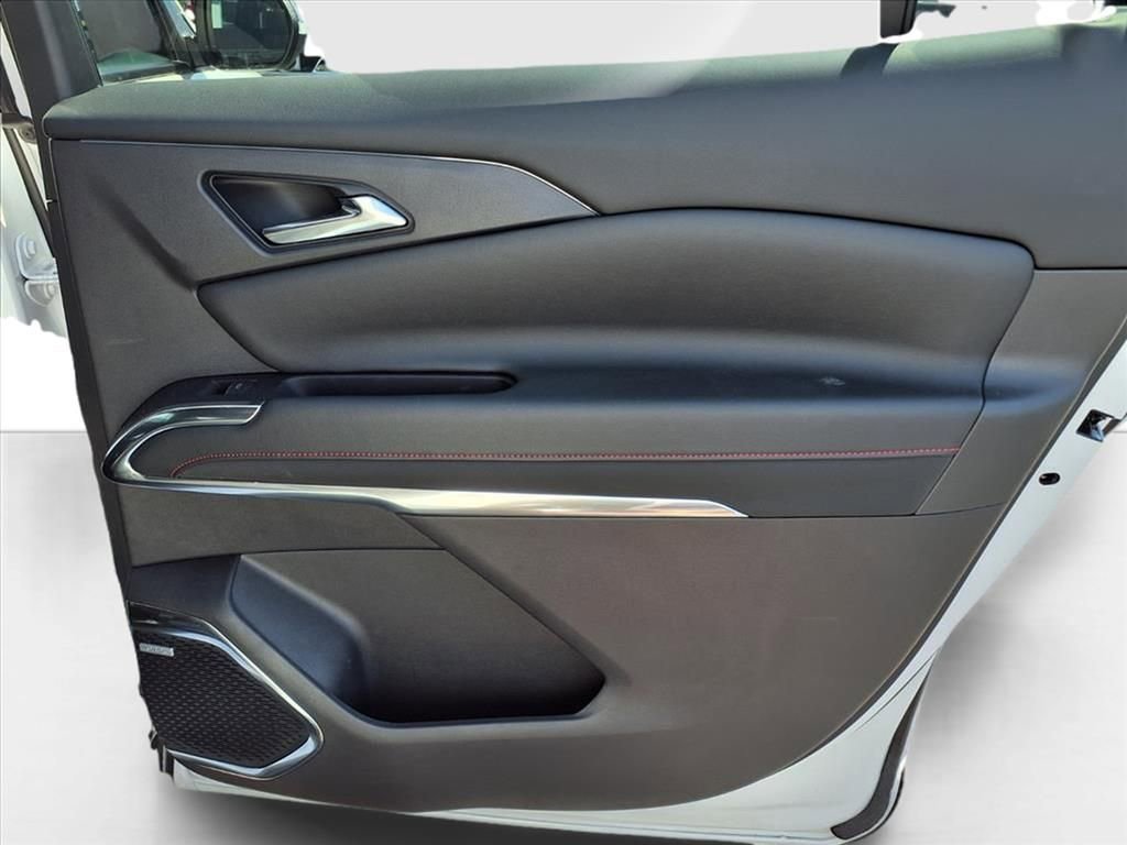 Used 2024 Chevrolet Traverse RS image 14