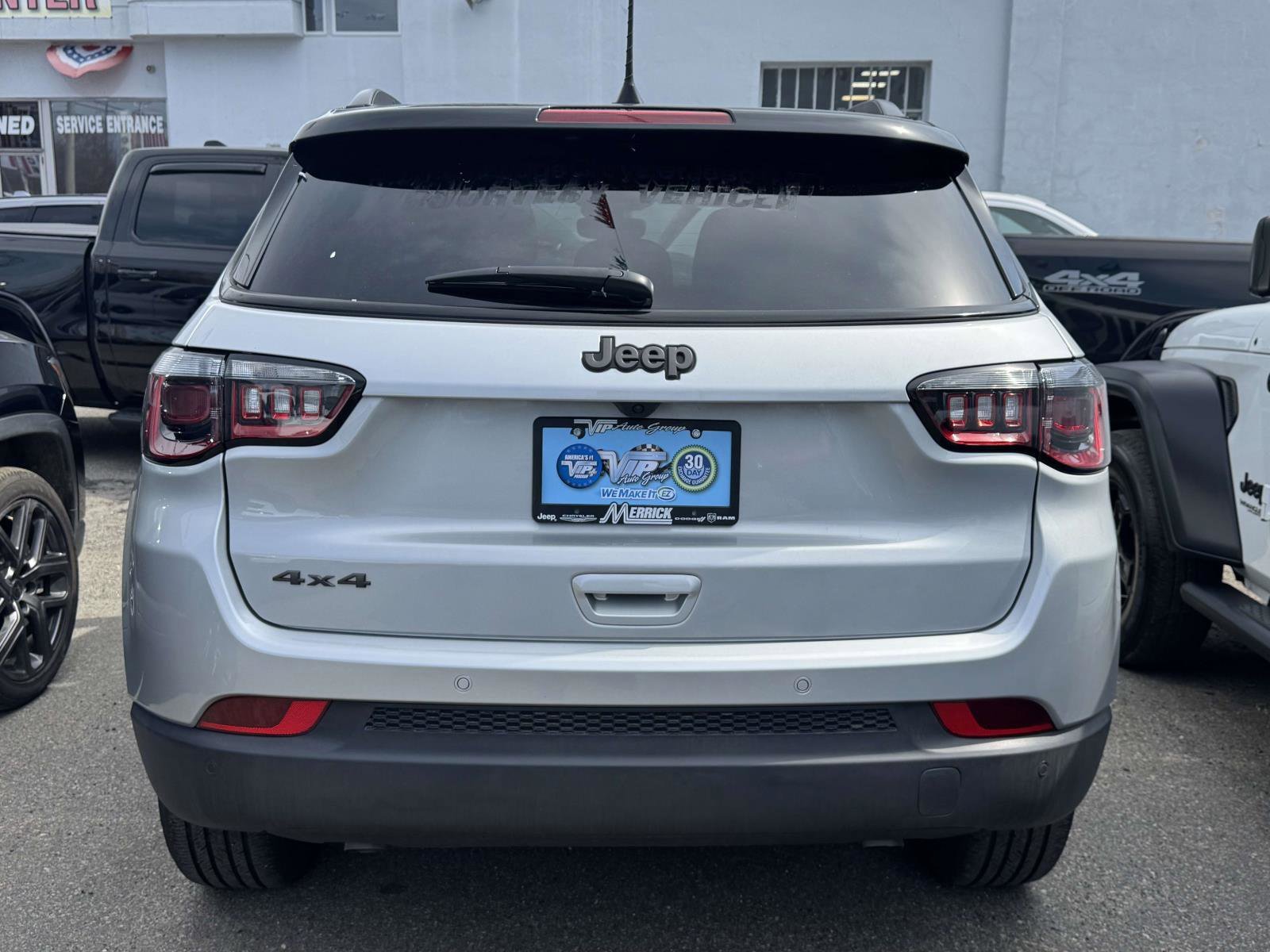 Used 2025 Jeep Compass Limited w/ Sun & Sound Group AWD/4WD image 7