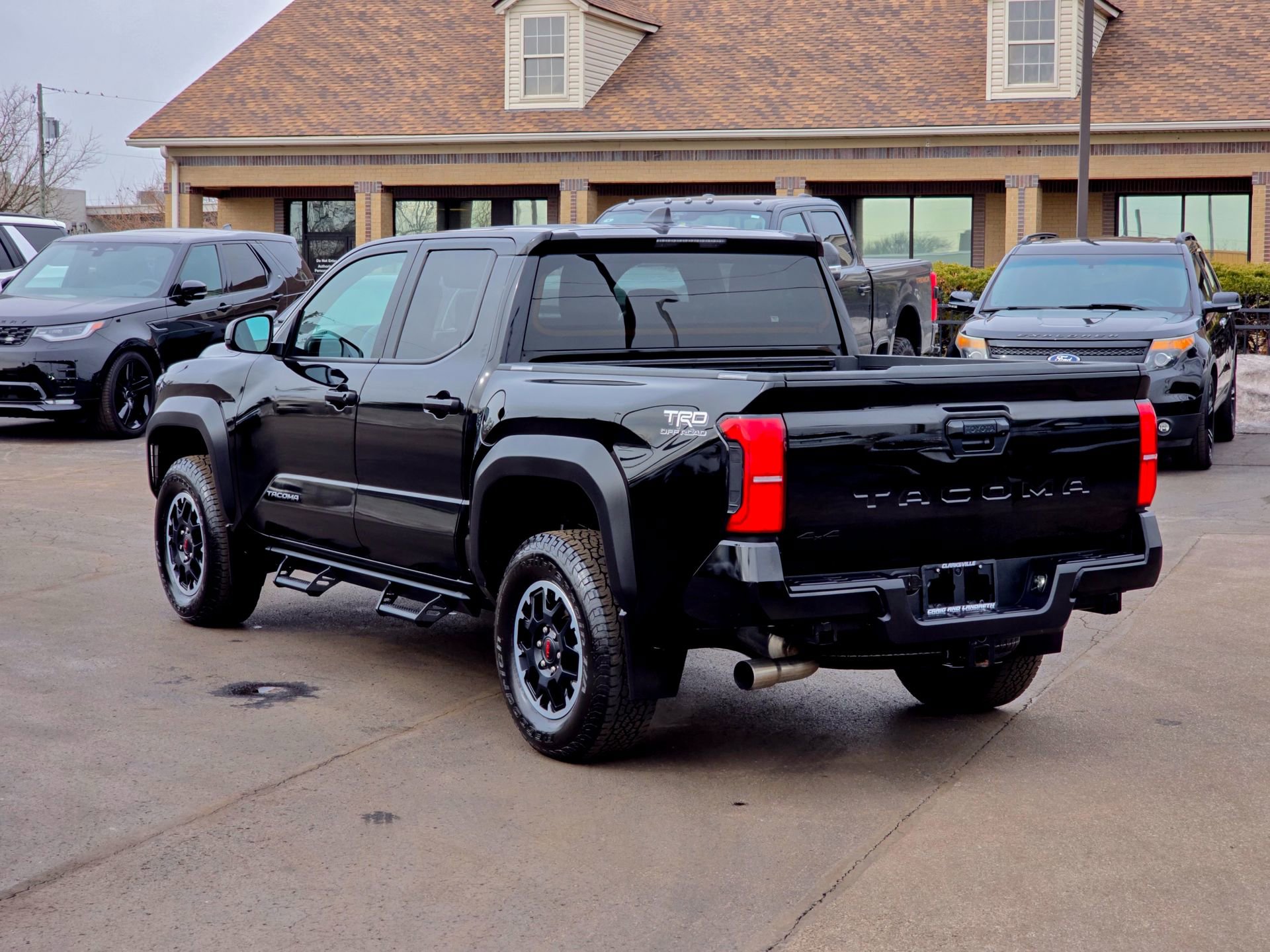 Used 2024 Toyota Tacoma TRD Off-Road image 17