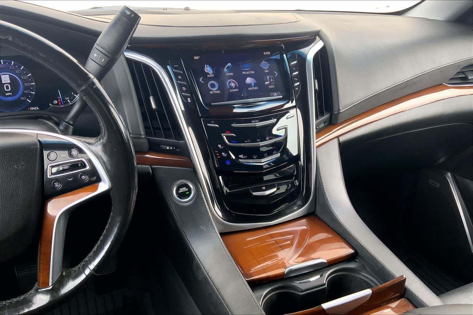 Used 2019 Cadillac Escalade ESV Luxury AWD/4WD image 15