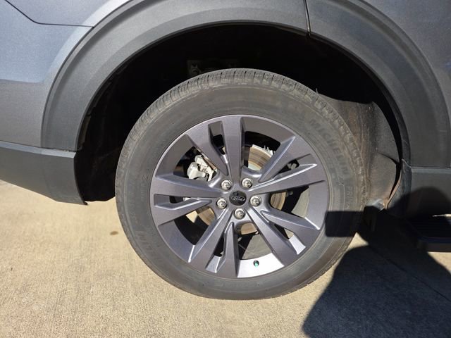 Used 2025 Ford Explorer Active w/ Active Comfort Package image 13
