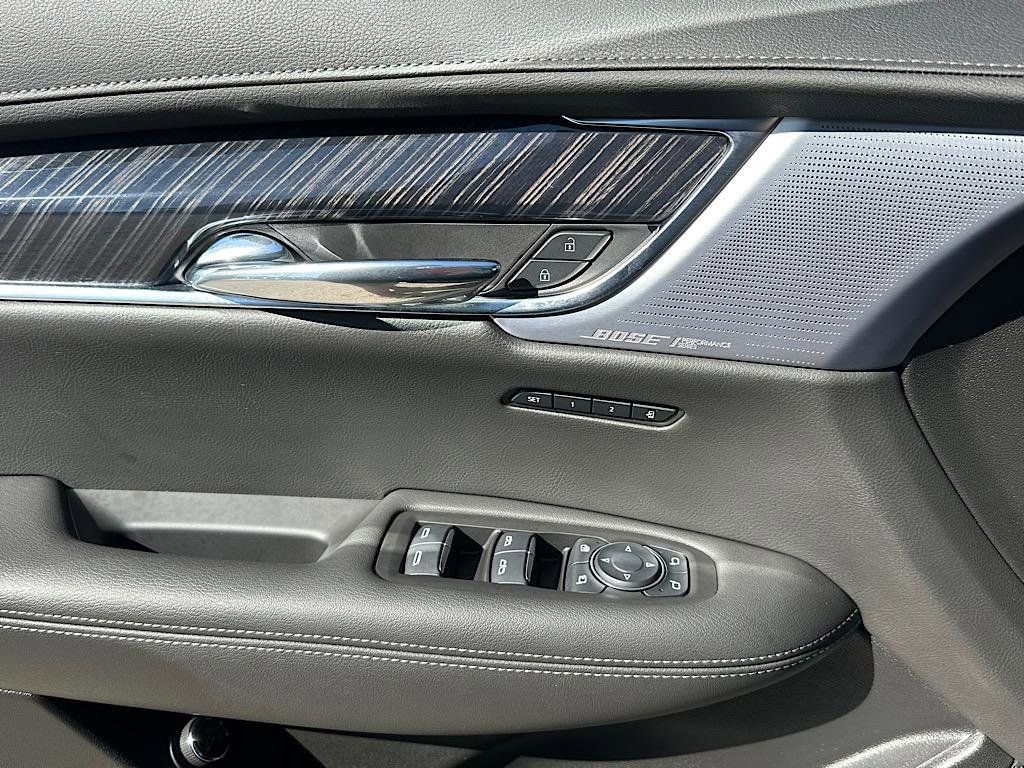 Used 2025 Cadillac XT6 Premium Luxury image 14
