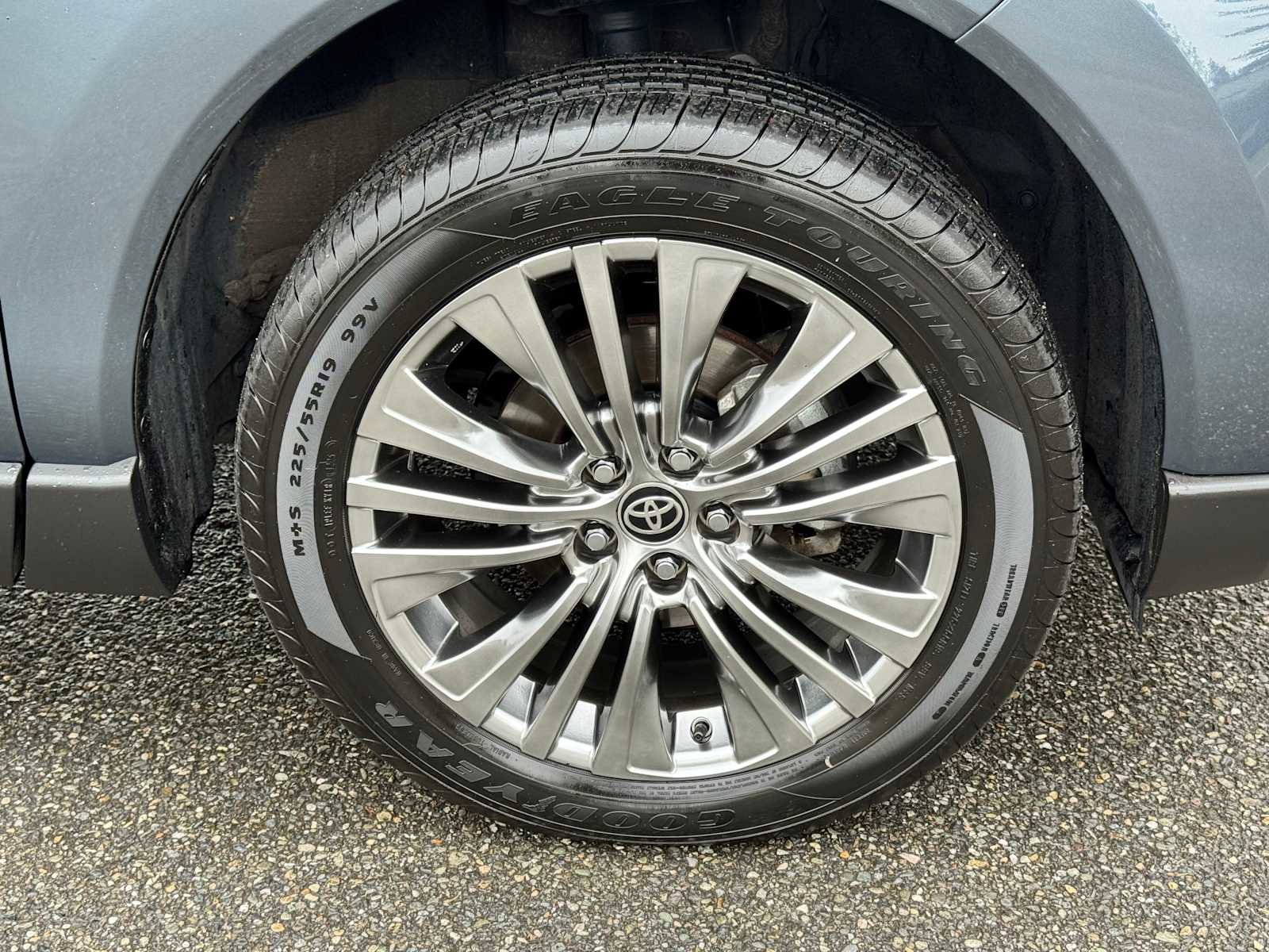 Certified 2024 Toyota Venza XLE AWD/4WD image 9