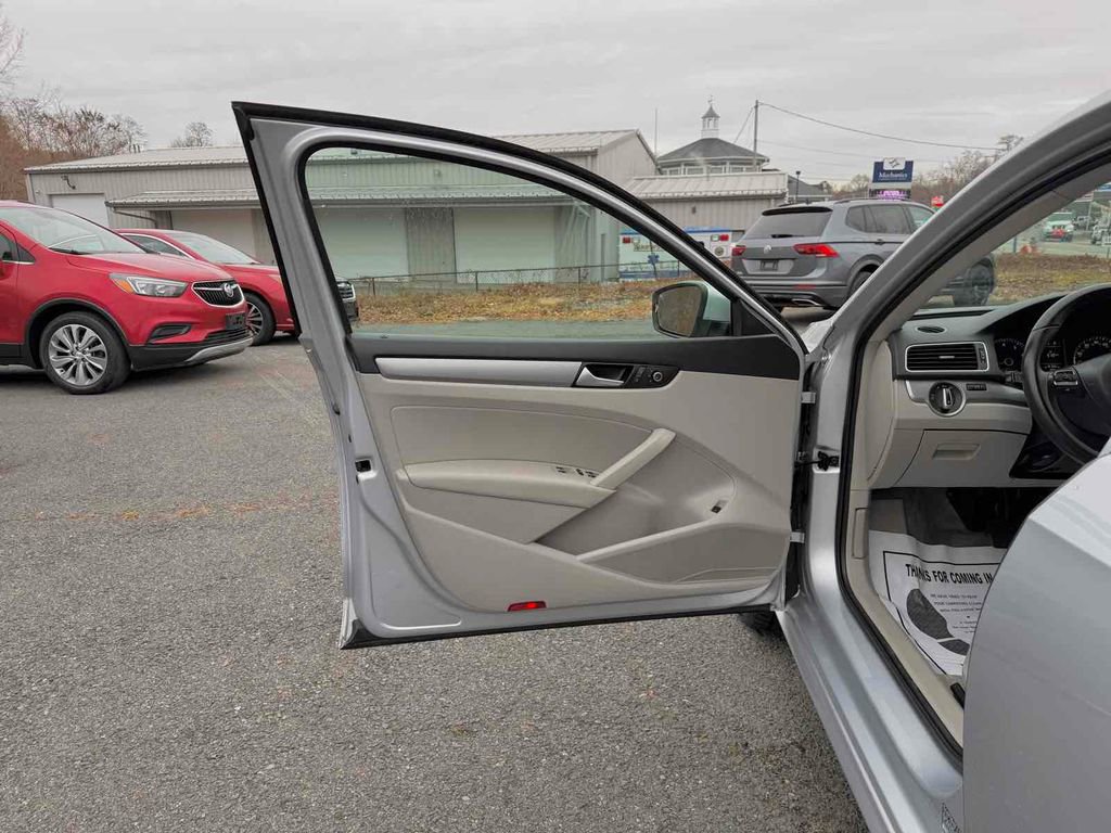 Used 2015 Volkswagen Passat 1.8T Limited Edition image 11